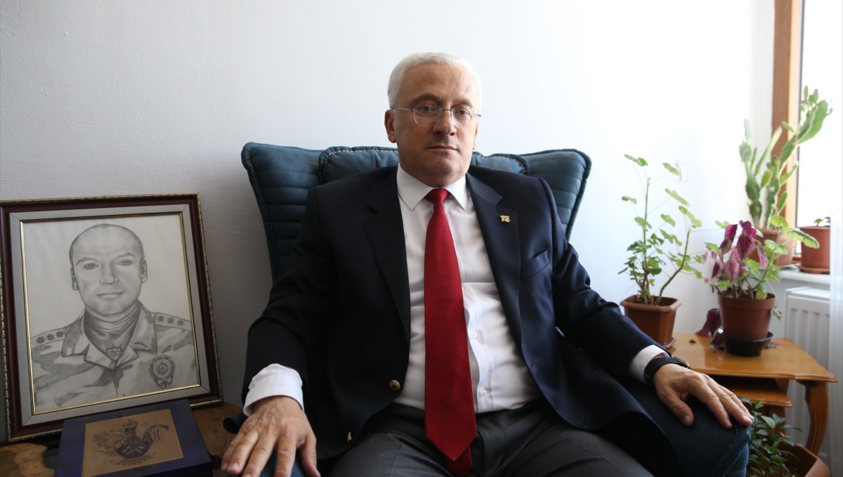 FETÖ'NÜN DARBE GİRİŞİMİNİN 9. YILI - Gölbaşı'nda şehit olan nöbetçi emniyet müdürünün abisi, o geceyi anlattı