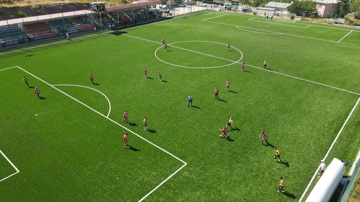 Gurbetten memlekete uzanan "köyler arası futbol turnuvası" kuşakları buluşturuyor