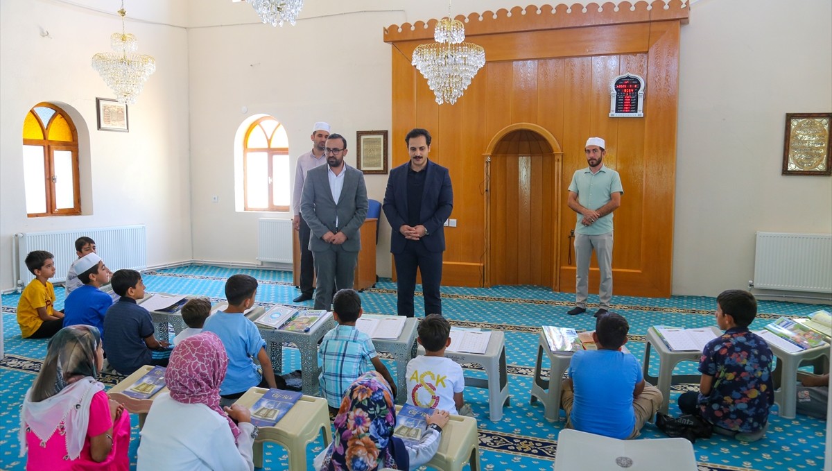 Gürpınar Kaymakamı Erdem, Kur