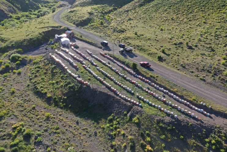 araçları oğlunun için çıkmak bal yaptığı elektrikli kullanıyor ürettikleri Organik dağlara 3