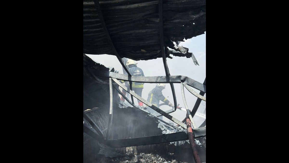 Van'da geri dönüşüm tesisinde çıkan yangın söndürüldü