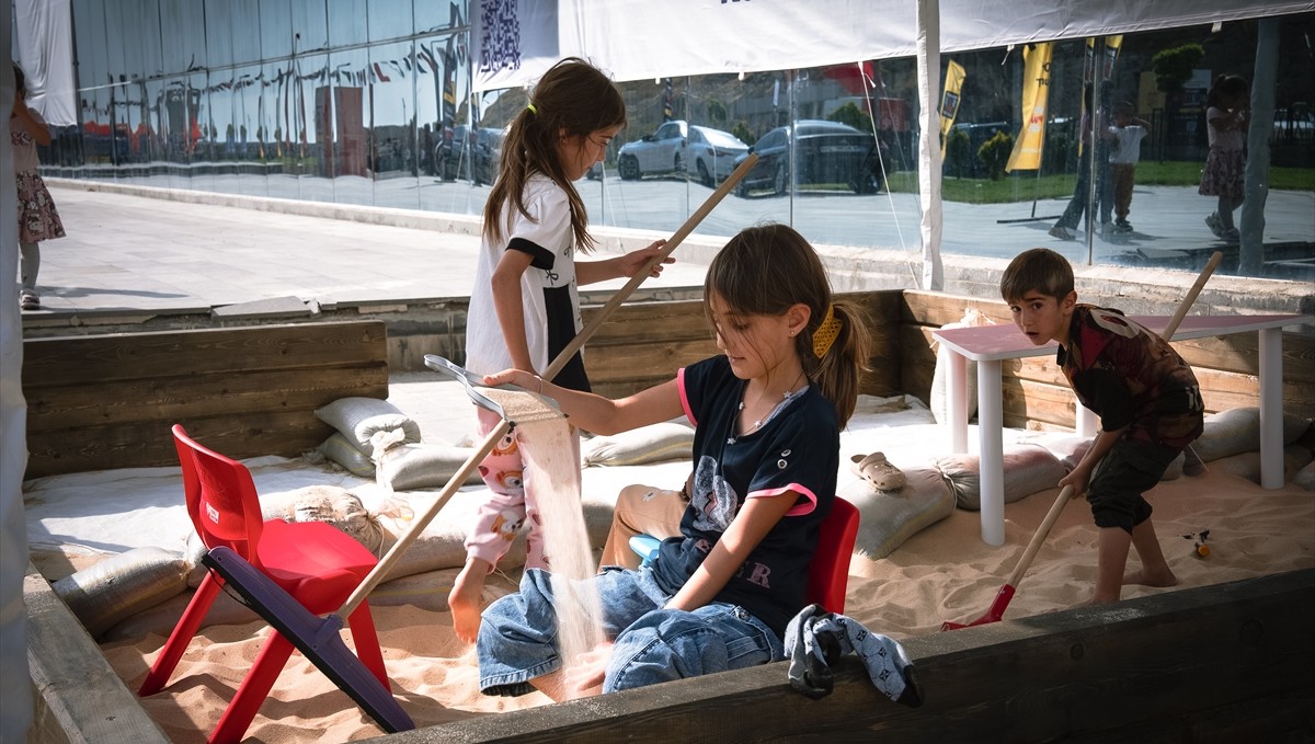 Vanlıları sanatsal etkinliklerle buluşturan Van Kültür Yolu Festivali sürüyor