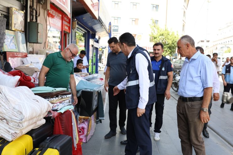 Ağrı Belediyesi Eş Başkanı Memet Akkuş zabıta ekipleri ve Meclis Üyeleriyle saha denetimi yaptılar 4