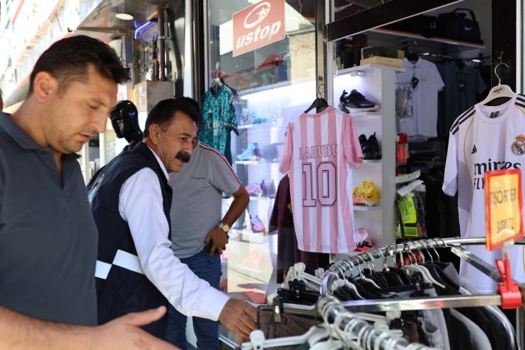 Ağrı Belediyesi Eş Başkanı Memet Akkuş zabıta ekipleri ve Meclis Üyeleriyle saha denetimi yaptılar 7