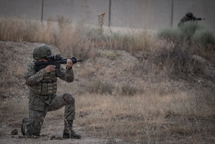 sınırda Mehmetçik ileri engelliyor geçişleri katan gücüne güç Ağrı