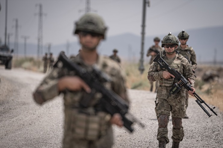 engelliyor güç dışı katan geçişleri sınırda teknolojiyle Mehmetçik yasa ileri Ağrı