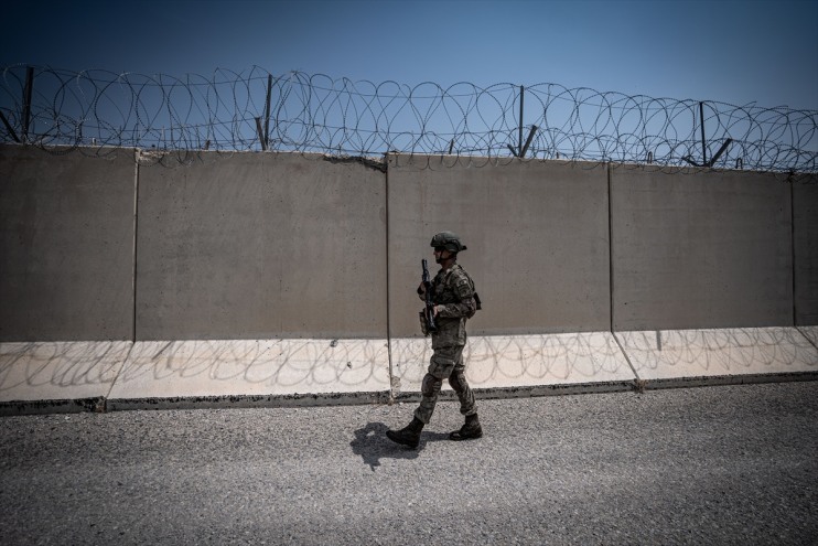 gücüne güç engelliyor geçişleri yasa katan Mehmetçik Ağrı