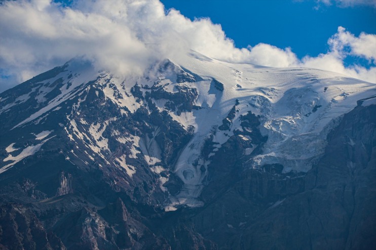 zirvesindeki buzulunda erime takke Ağrı Dağı