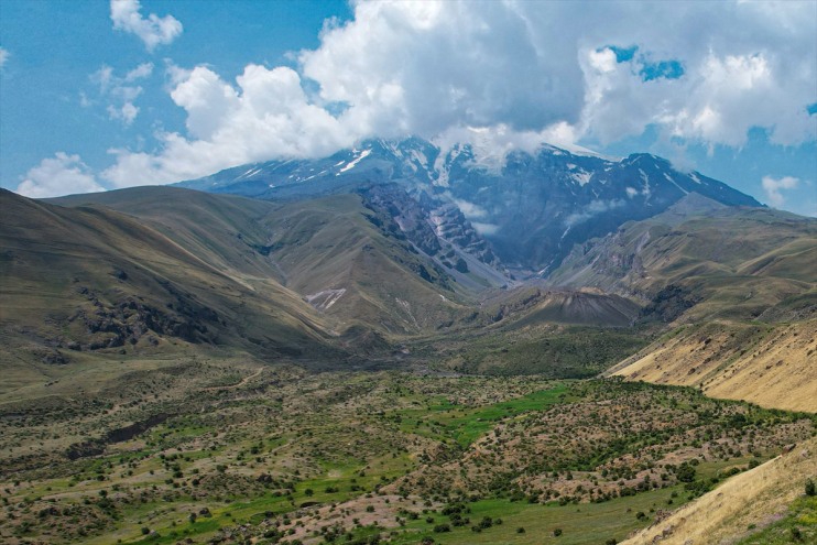 zirvesindeki erime Dağı