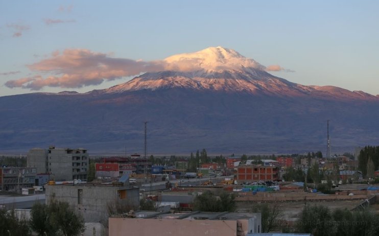 Ağrı Dağı takke buzulu hızla eriyor3