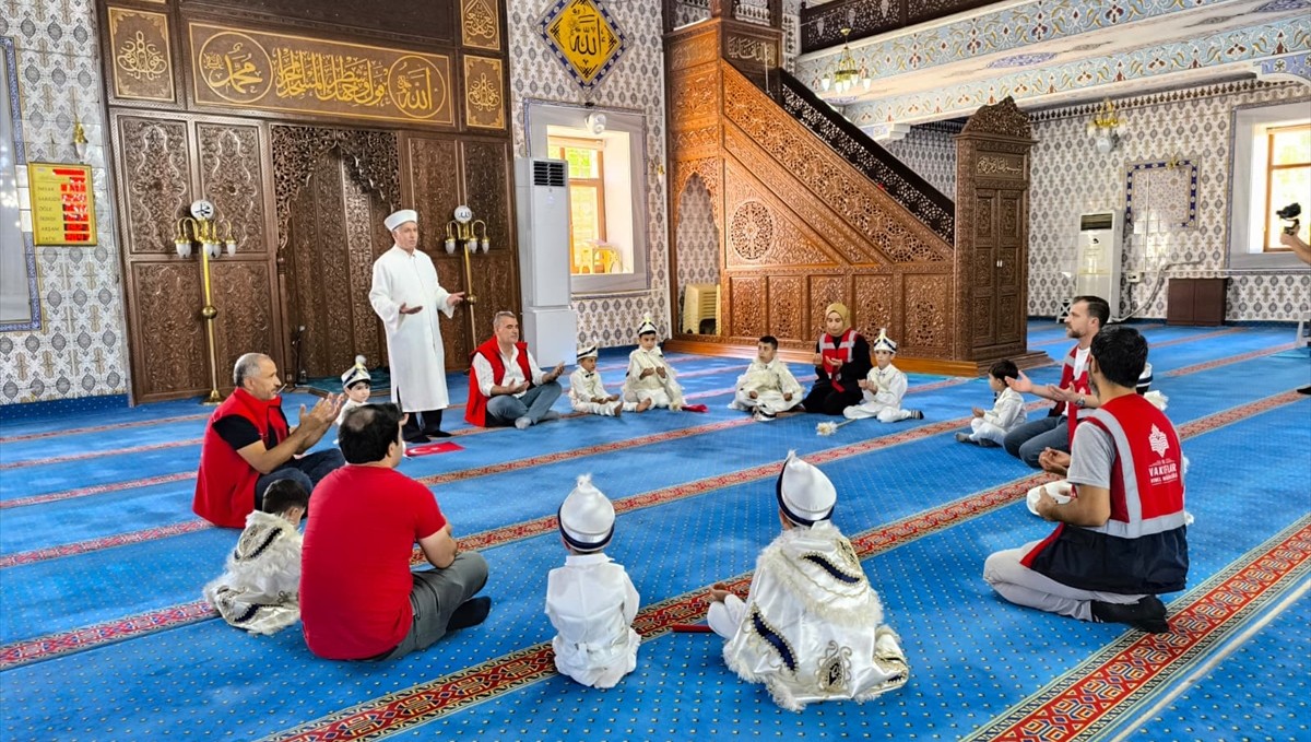 Bingöl'de 15 çocuk için toplu sünnet şöleni düzenlendi