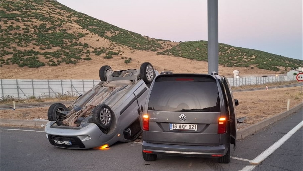 Bingöl'de iki hafif ticari aracın çarpıştığı kazada 11 kişi yaralandı