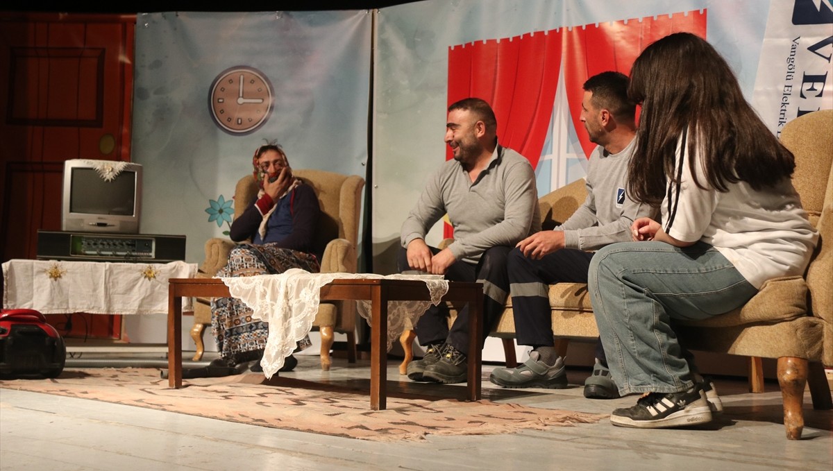 Bitlis'te "VEDAŞ'ta İSG Başkadır" oyunu sahnelendi