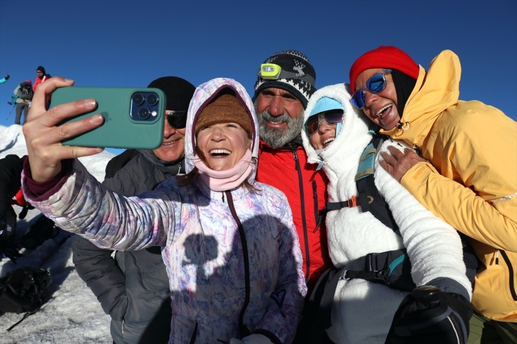 yapıyor tırmanış zorlu Ağrı geçişlerinin yaşandığı Dağı