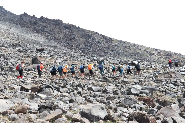 Ağrı zorlu geçişlerinin 3 mevsim günlük Dağcı yaşandığı tırmanış kafileleri, yapıyor Dağı