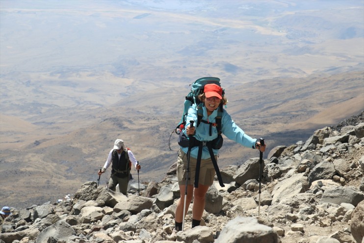 mevsim kafileleri, yaşandığı zorlu yapıyor günlük 3 tırmanış geçişlerinin Dağı