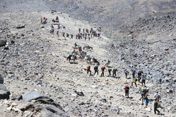 geçişlerinin yapıyor tırmanış zorlu mevsim 3 yaşandığı Dağı