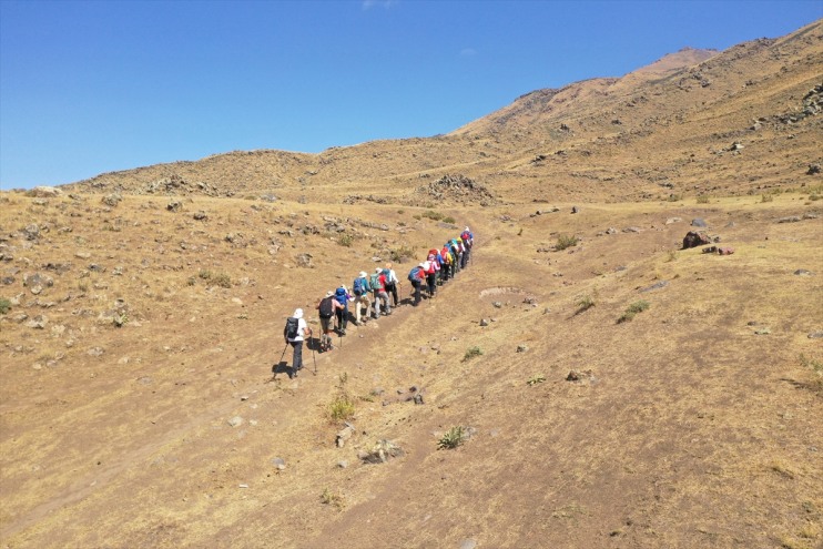 Dağcı Ağrı 3 mevsim kafileleri, geçişlerinin yapıyor Dağı