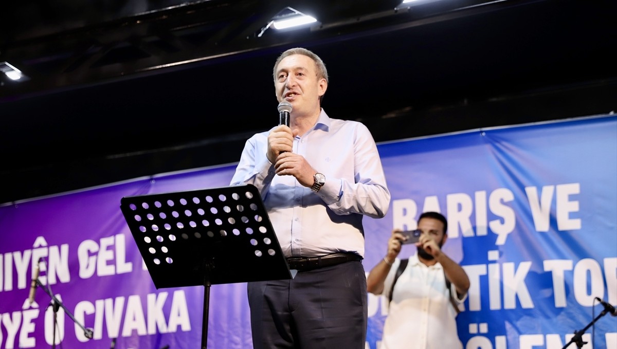 DEM Parti Eş Genel Başkanı Bakırhan, Van'da düzenlenen mitinge katıldı