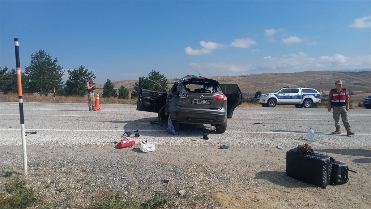 Erzincan'da SUV tipi araç takla attı, 1 çocuk öldü, 3 kişi yaralandı