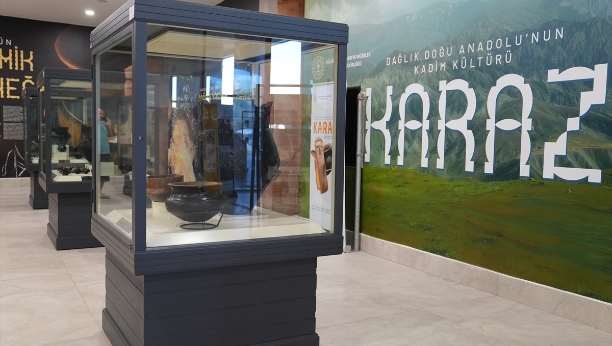 Erzurum'da, Karaz Kültürü'ne ait eserler sergileniyor