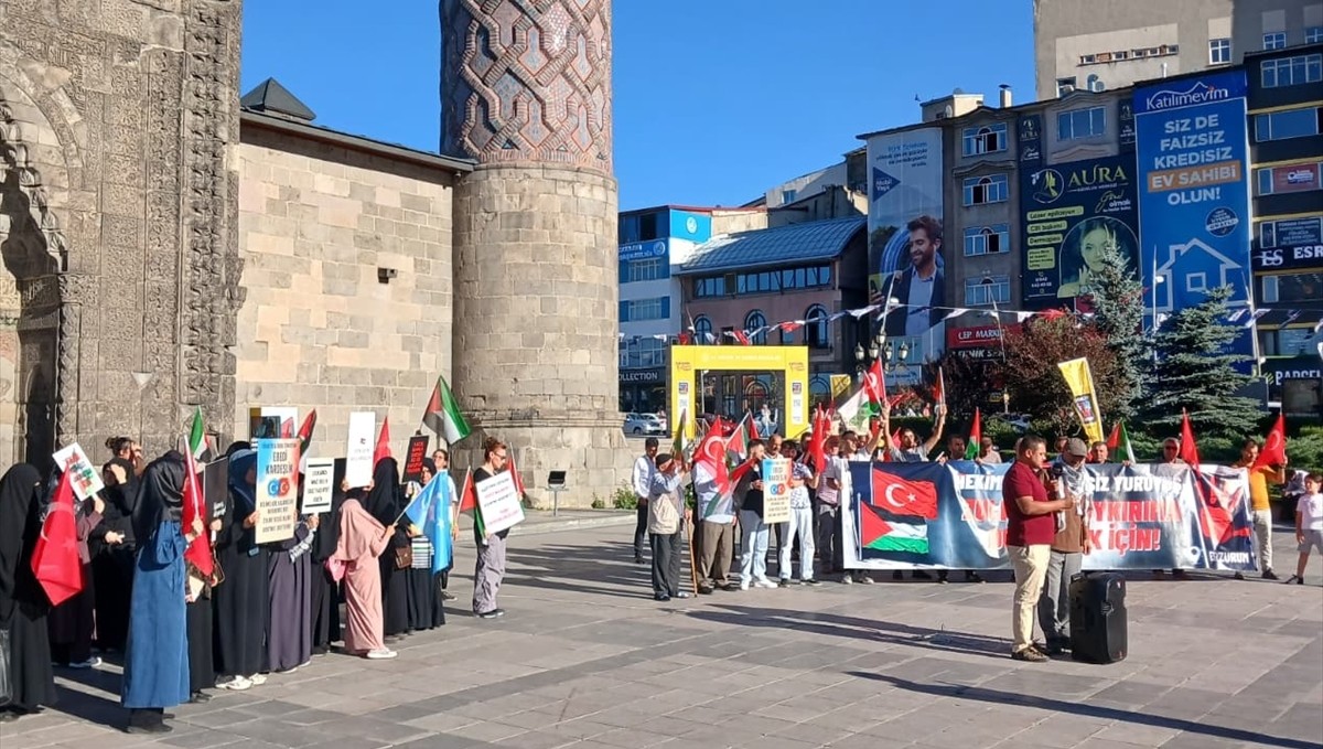 Erzurum'da sağlık çalışanları Gazze için yürüyüşlerini 93. haftada da sürdürdü