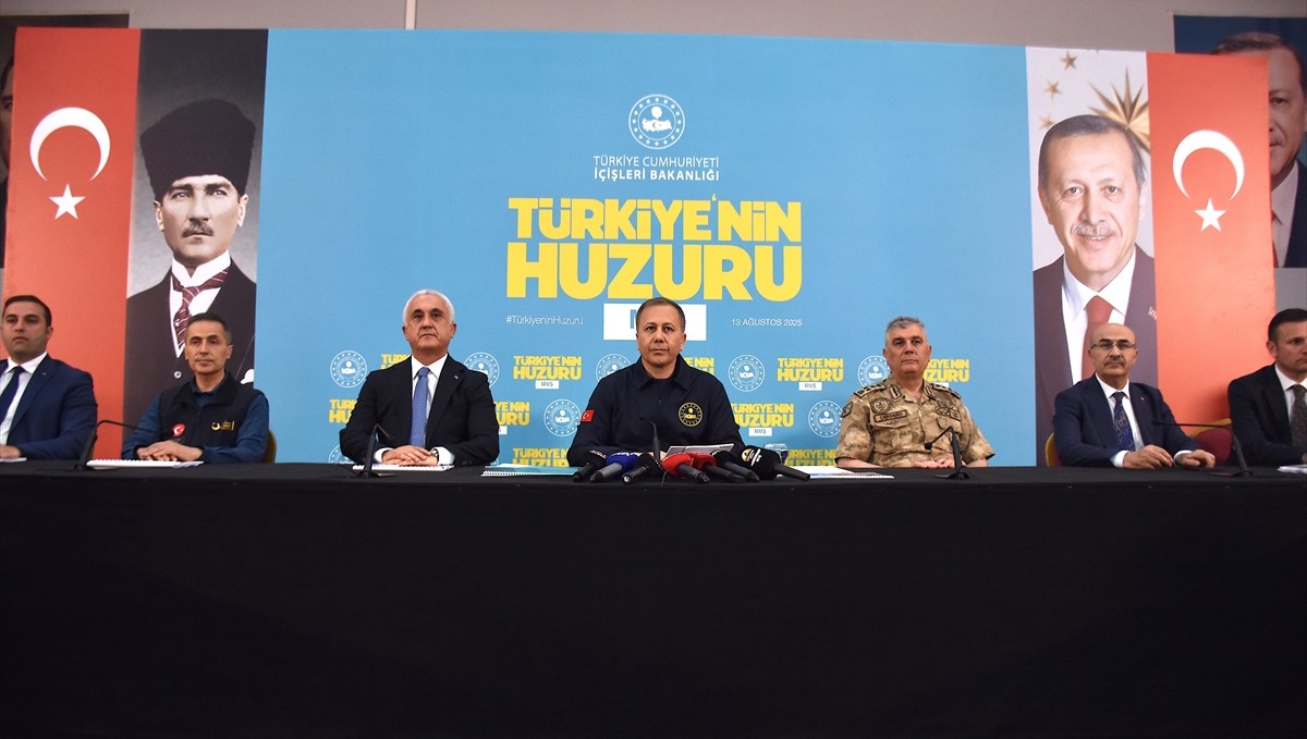 İçişleri Bakanı Yerlikaya, Muş'ta "Türkiye'nin Huzuru Toplantısı"nda konuştu: (2)