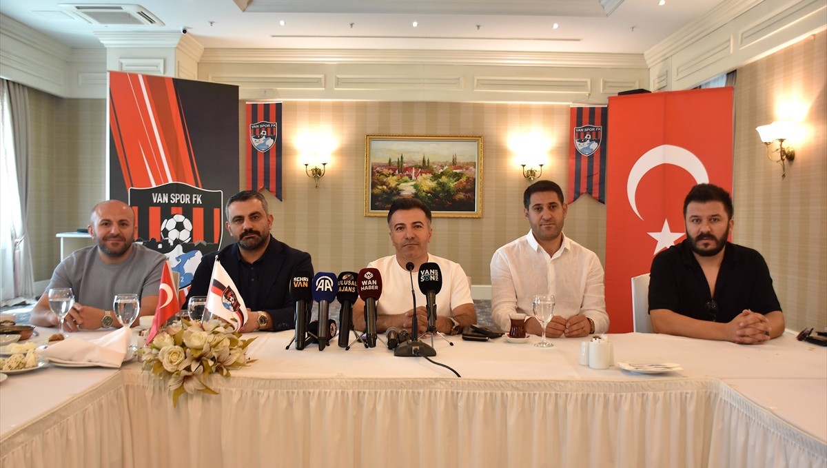 İmaj Altyapı Vanspor Futbol Kulübü Başkanı Temel, basın mensuplarıyla bir araya geldi: