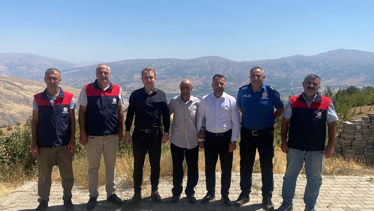 Kale Kaymakamı İnce, çiftçileri ziyaret etti