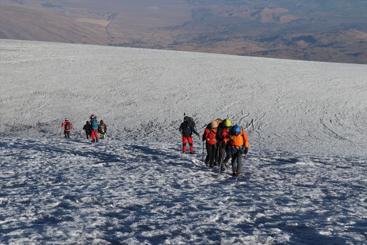 zirvesindeki ısınmanın küçülüyor Küresel buzullar Ağrı etkisiyle Dağı
