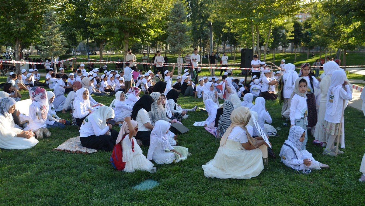 Muş'ta "Hayat Namazla Güzeldir" etkinliğinin finali yapıldı
