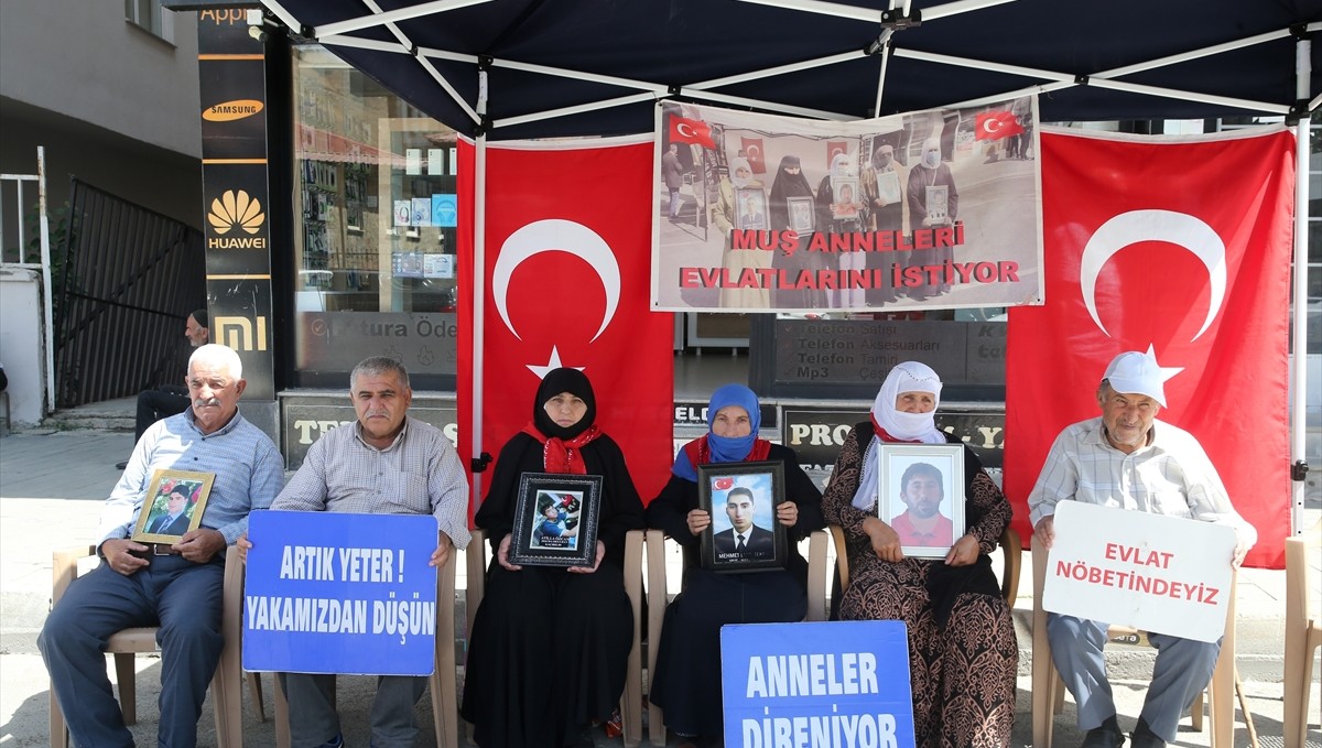 Muşlu aileler DEM Parti önündeki eylemlerini sürdürdü