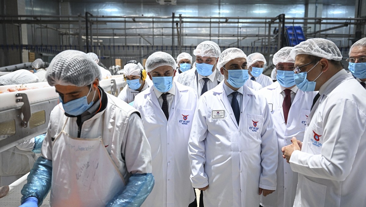 Sanayi ve Teknoloji Bakanı Kacır, Erzincan Tavuk Kombinası'nı ziyaret etti