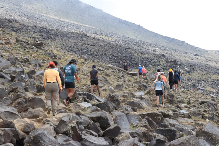 zirvesine koşarak Ağrı Dağı maratoncular Ultra tırmandı 2