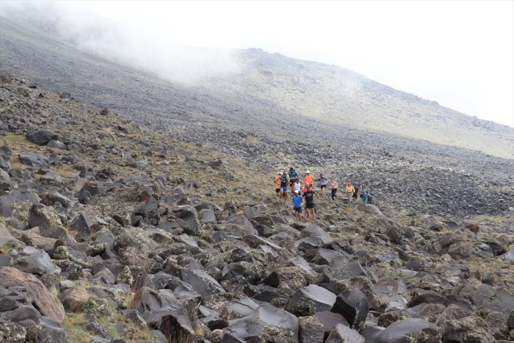 zirvesine Ağrı Dağı Ultra maratoncular koşarak tırmandı 6