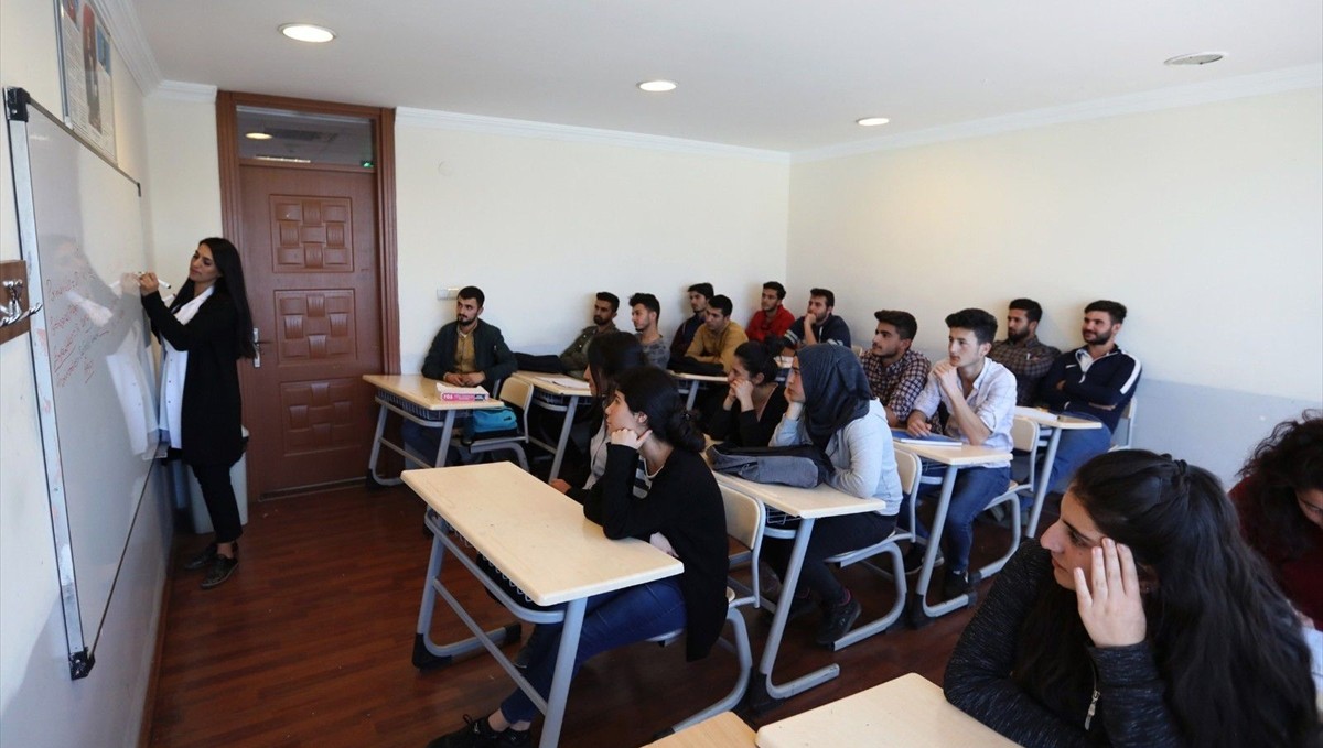 Van'da açılan kurslarda eğitim gören 819 öğrenci üniversite hayalini gerçekleştirdi