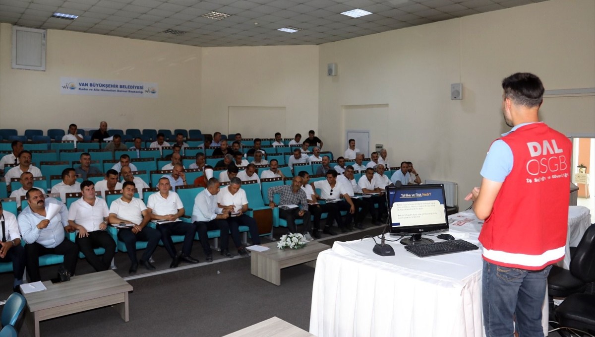 Van'da otobüs şoförlerine iş sağlığı ve güvenliği eğitimi verildi
