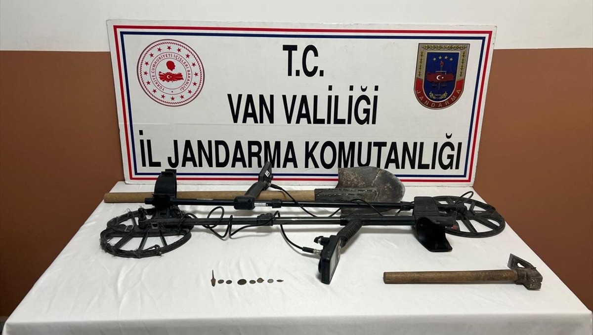 Van'da sikke, yüzük ve objeler ele geçirildi