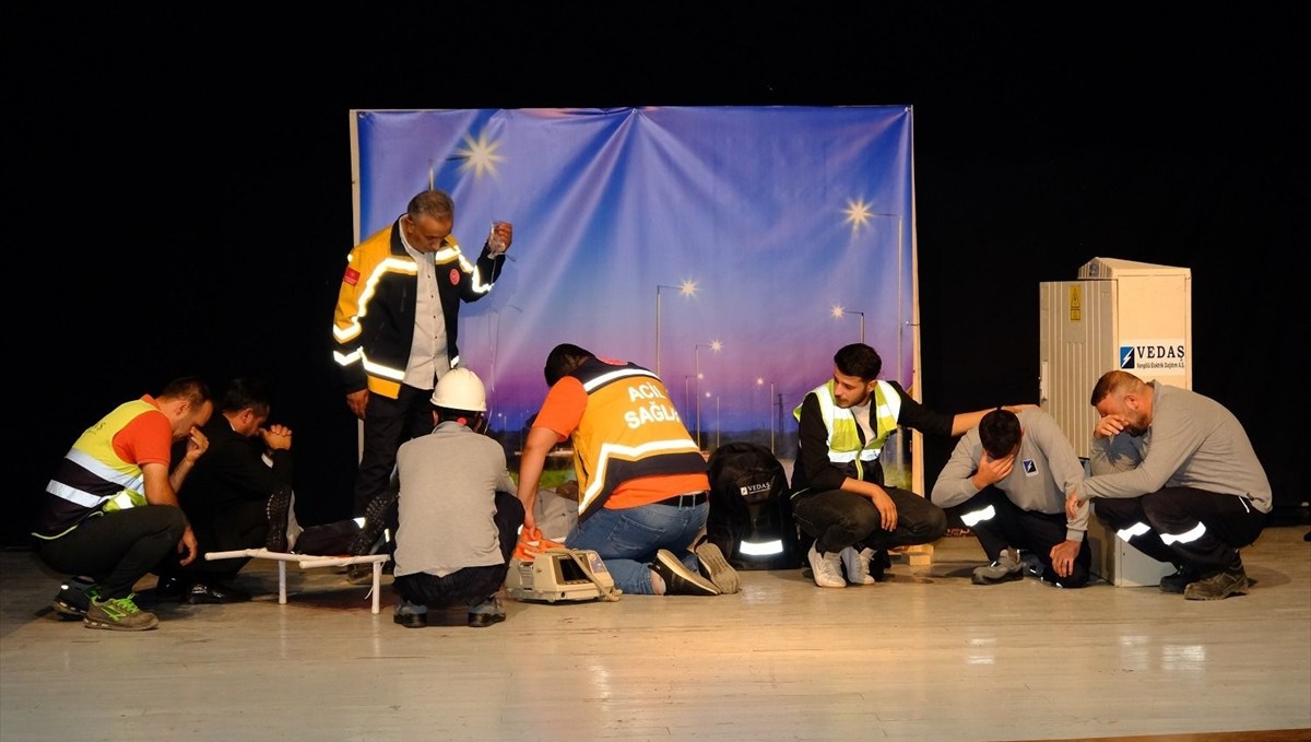 Van'da "VEDAŞ'ta İSG Başkadır" oyunu sahnelendi