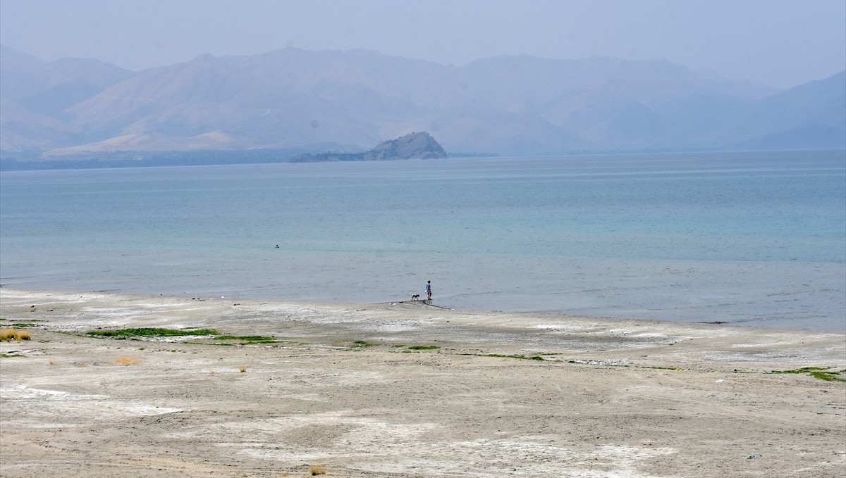 Yetersiz yağışlar ve aşırı buharlaşma Van Gölü Havzası'nı olumsuz etkiledi