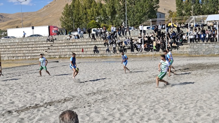 Futbolu etap müsabakaları başladı Adilcevaz