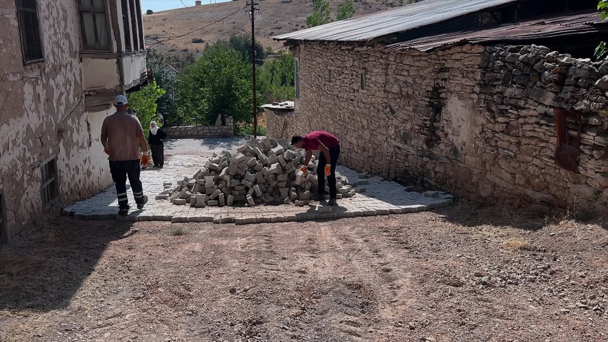 Ağın'da çevre ve yol düzenlemesi çalışması sürüyor
