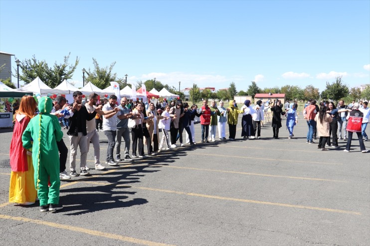 Ağrı'da özel çocuklar ve aileleri şenlikte stres atıp eğlendi