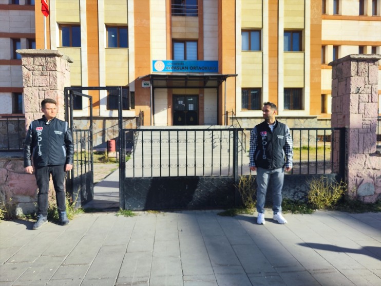 ekipleri çevrelerini polis okul denetliyor Ağrı