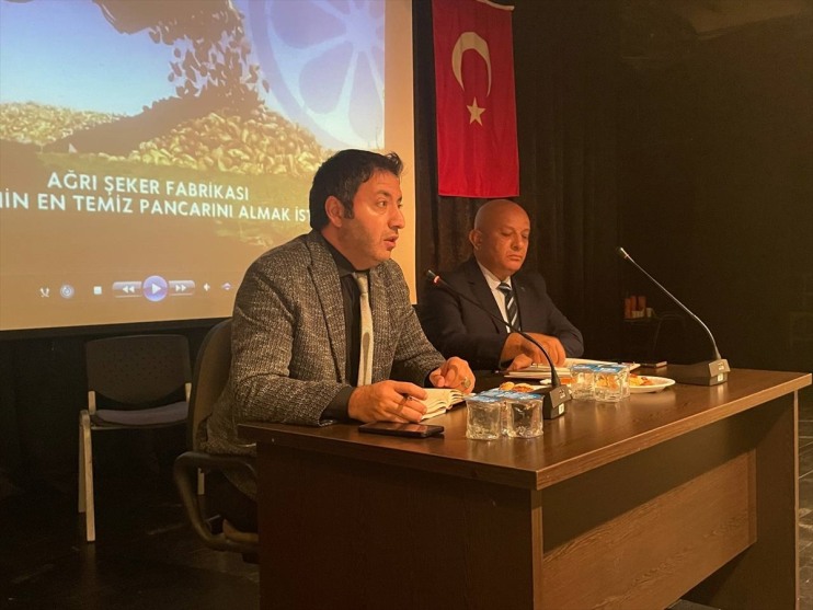 Ağrı Şeker Fabrikası Müdürü Erdoğan, Malazgirt'te şeker pancarı üreticileriyle buluştu