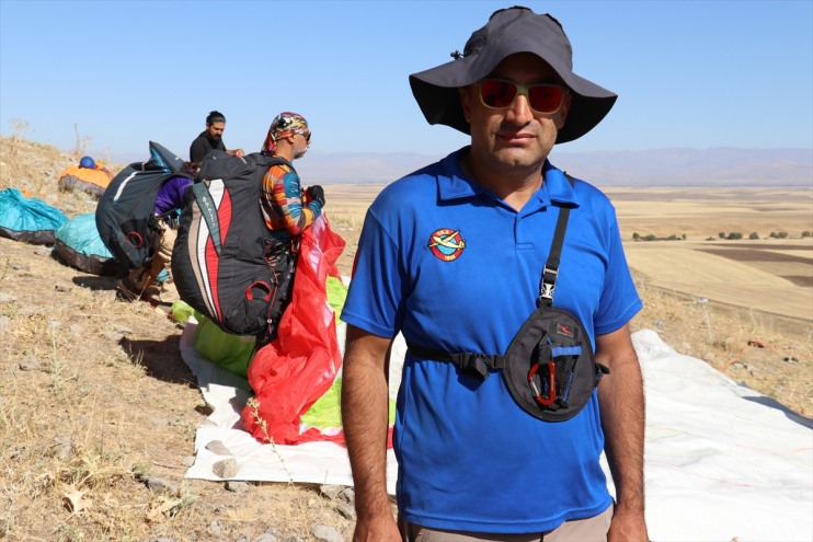 Ağrılı gençler paraşütüyle yamaç güzelliklerini şehrin keşfedecek 2