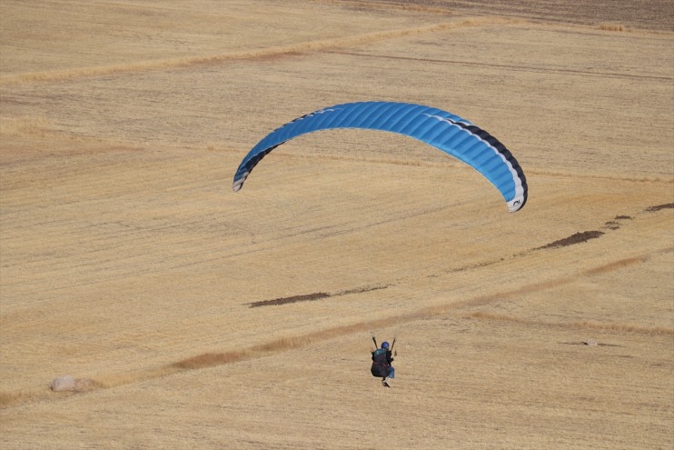 şehrin güzelliklerini yamaç gençler keşfedecek Ağrılı paraşütüyle 11