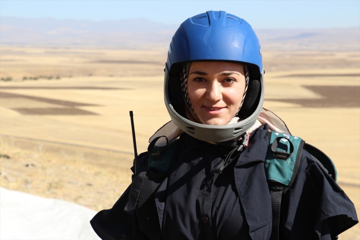 güzelliklerini gençler şehrin Ağrılı yamaç keşfedecek paraşütüyle 14