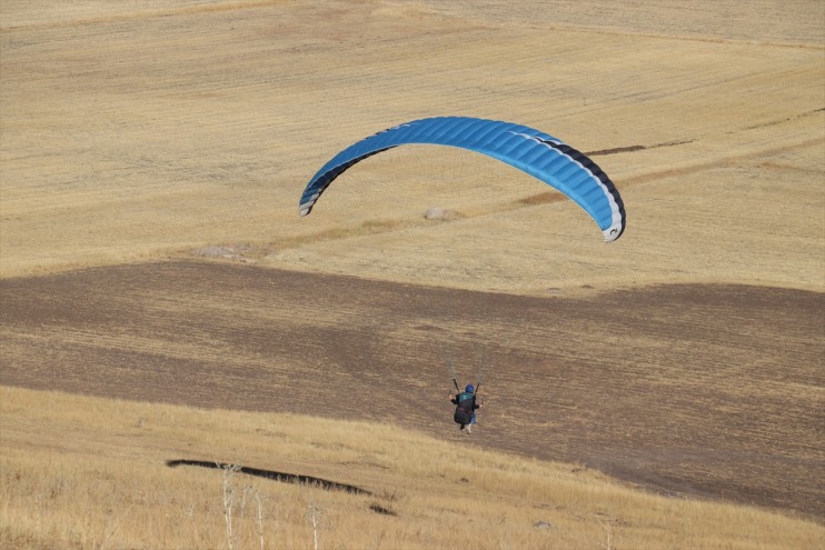 yamaç güzelliklerini gençler keşfedecek Ağrılı paraşütüyle şehrin 3