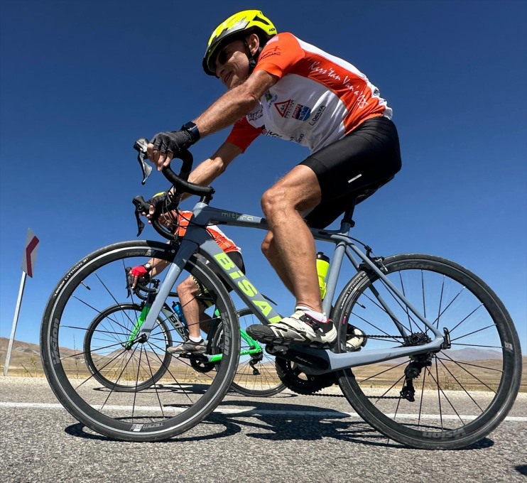 ve eğitime Türk için Ani